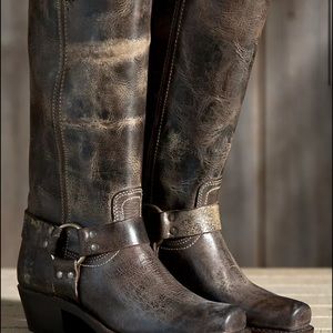 Women’s Frye’s harness 15R leather boots chocolate